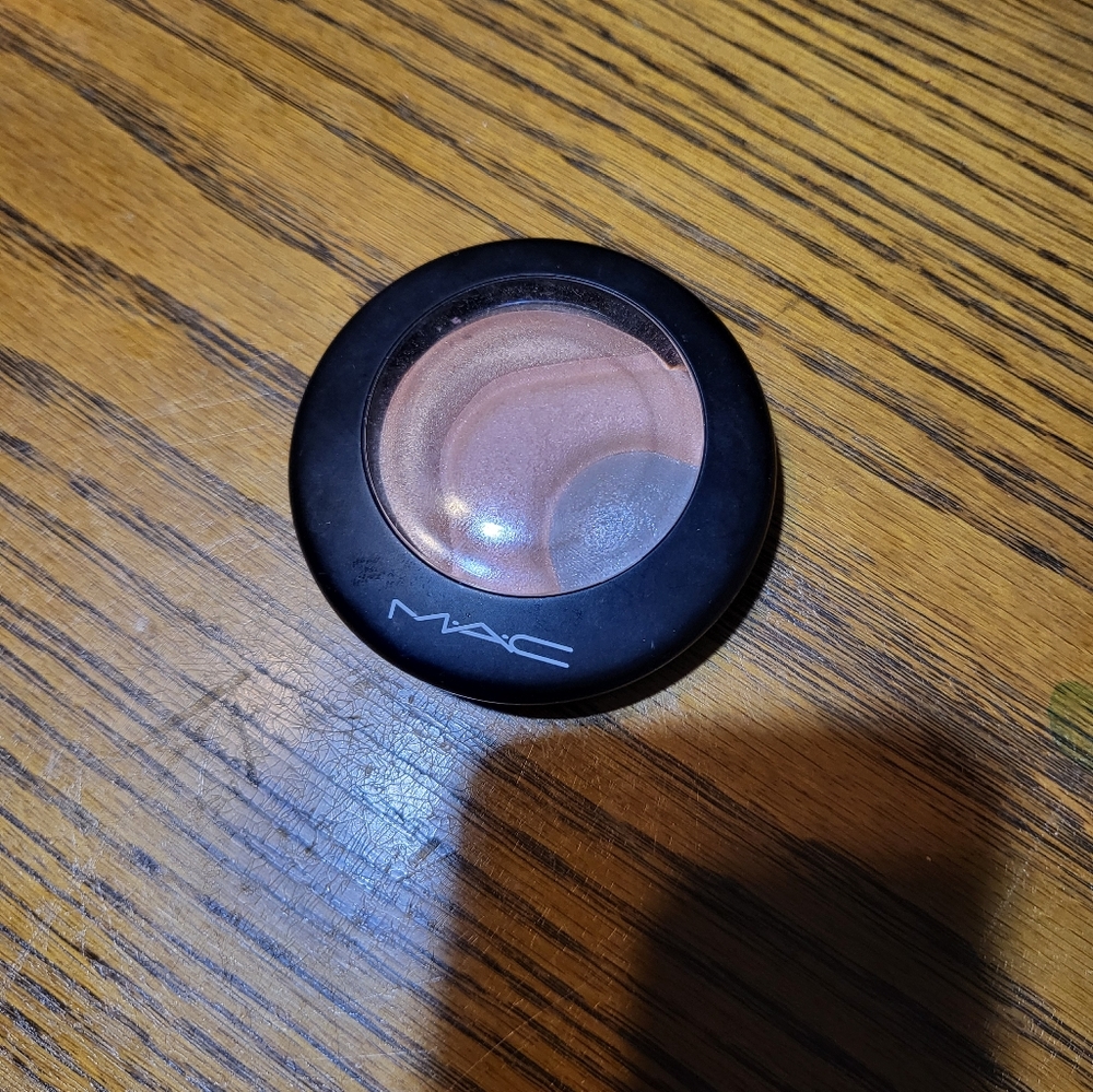 M•A•C mineralize skinfinish